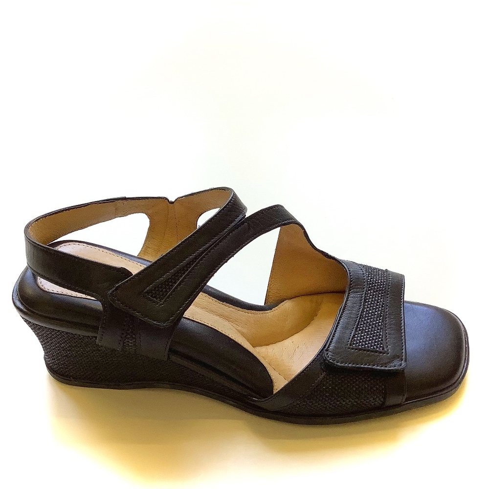 BEAUTIFEEL Black Sandals